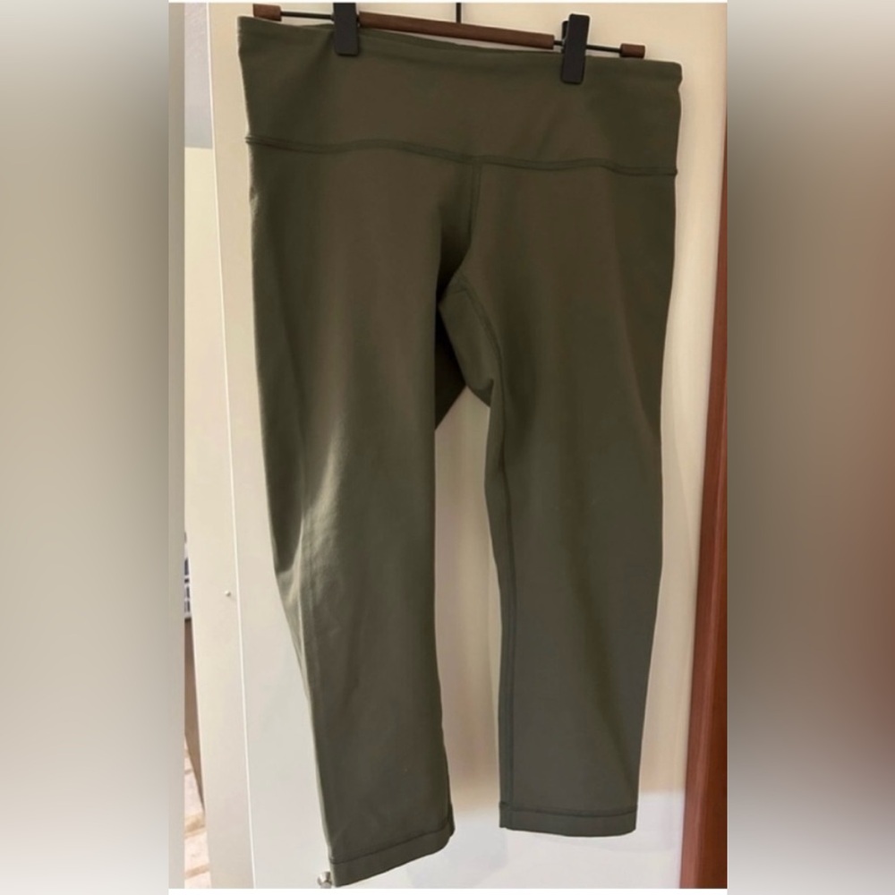 Lululemon Wunder Under crop size 8